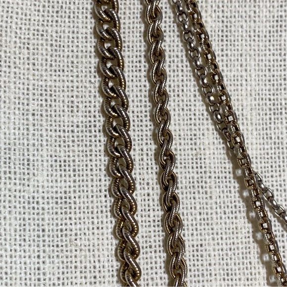 Vintage large cameo on multistrand layered tiered mixed chain necklace - Picture 4 of 14